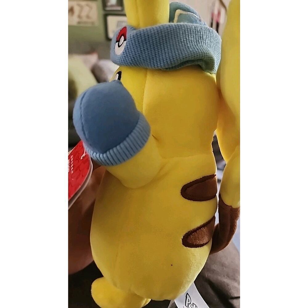 2022 Pokemon Nintendo Holiday Pikachu plush hat with mittens - Picture 5 of 6